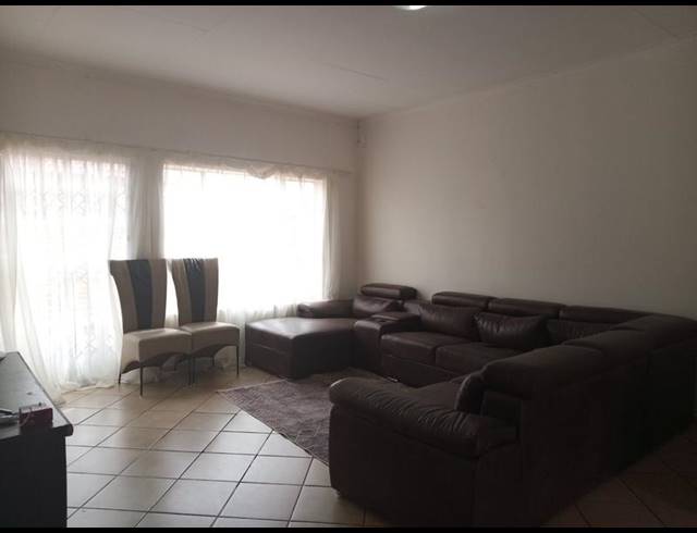 2 BEDROOM TOWNHOUSE FOR SALE IN ROBIN PARK